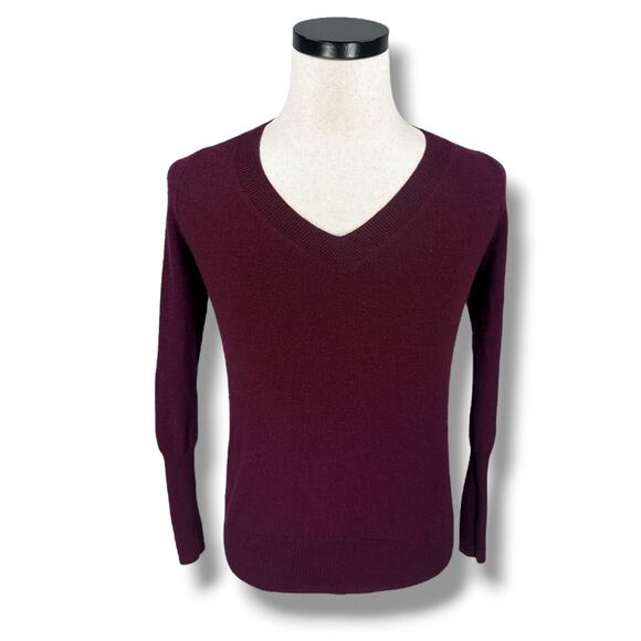 J.Crew Sweater Women’s Small Burgundy 100% Italian Cashmere V-Neck Pullover - Picture 1 of 9